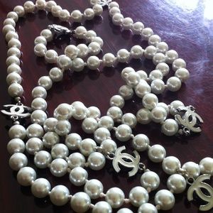 White pearl necklace